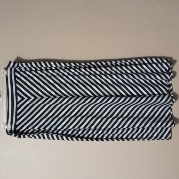 Faded Glory Dresses & Skirts - Faded Glory Black/White Lined Maxi Skirt 3X
